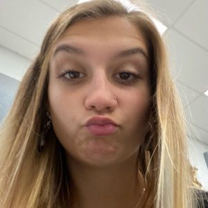 Meet your Posher, Alexis